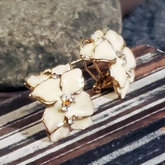 Glossy Winter White Enamel Tropical Flowers Austrian Crystal Gold Tone Earrings - Picture 5 of 8